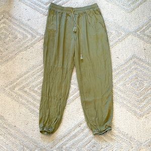 UNIQLO Women Pants | Medium